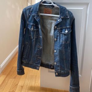 Levi’s Jean jacket, fitted cut, very comfortable and great condition